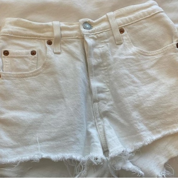 Levis shorts - Picture 2 of 4